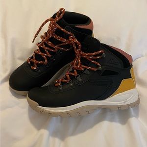 Columbia Newton Ridge Plus women's hiking boots size 8